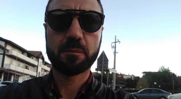 Ex carabiniere ucciso, padre e figlio in caserma: sequestrata la moto del ragazzo