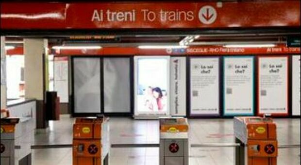 Fanno sesso nell'ascensore della metro a Milano: lui ha 19 anni, lei 52. Amanti focosi denunciati