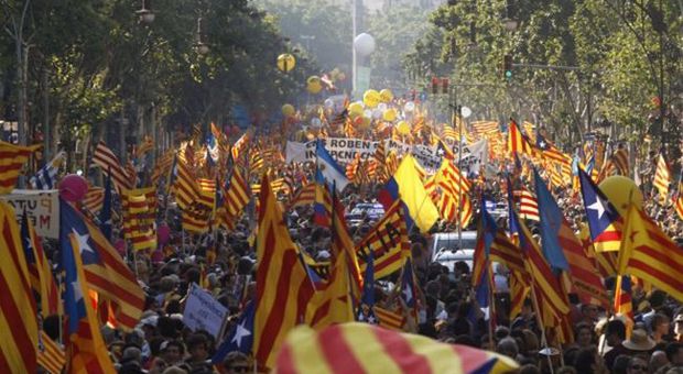 Elezioni in Catalogna, le banche suonano l'allarme
