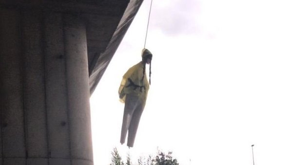 Manichino di GretaThunberg impiccato, Virginia Raggi: «Vergognoso»