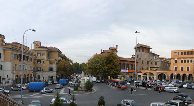 Roma, viveva in casa popolare ma era proprietaria di immobili e supermercati: sgomberata una donna in piazza Sempione