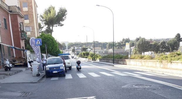 «Moto parcheggiata contromano su via Leonardo Bianchi»