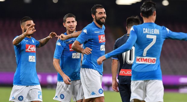 Napoli, pronto per l'esordio Champions: al San Paolo battuto l'Espanyol 2-0