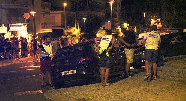 Terrore senza fine, nuovo attentato con auto: 5 terroristi uccisi in Spagna