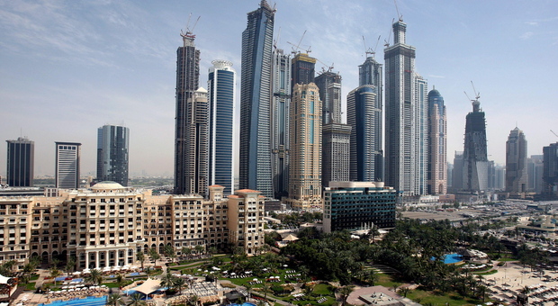 Dubai, ci sono 500 giovani bloccati per focolai
