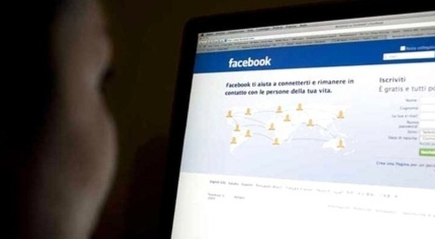 Facebook in calo tra i giovani, colpa degli smartphone e delle invasioni delle app