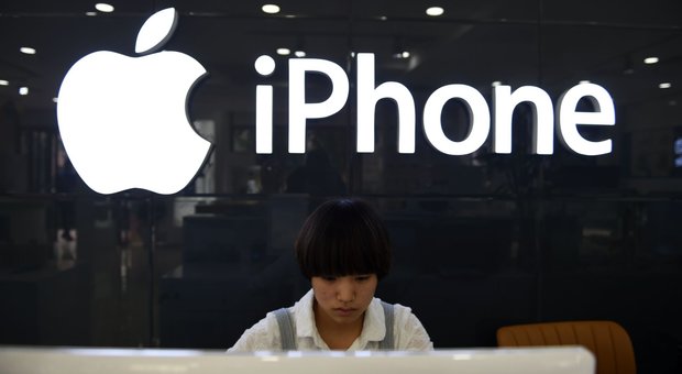 Apple truffata da due studenti: iPhone falsi in cambio dei modelli originali