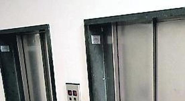 La Reggia non paga 30 euro al mese: ascensori fuorilegge