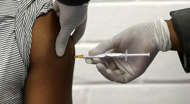 Coronavirus, l'Oms: «Vaccino non pronto prima del 2021»