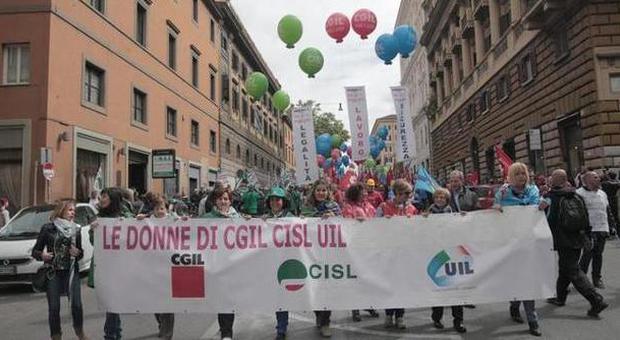 Roma, sindacati in piazza, corteo anti-Marino