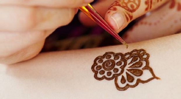 Bimba di 7 anni ustionata dal tatuaggio all'henné: «Le cicatrici resteranno per tutta la vita