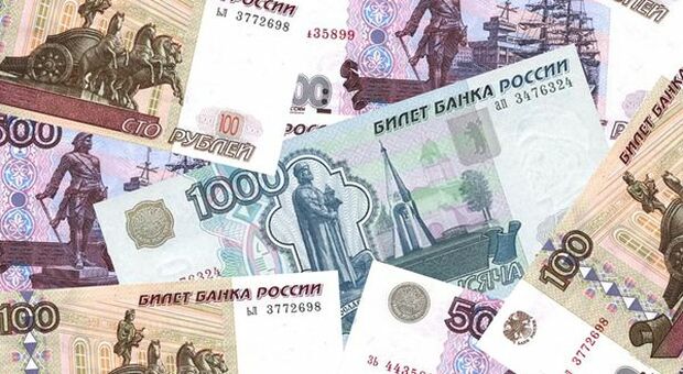 Il rublo si rafforza e arriva ai massimi in 7 anni contro l'euro