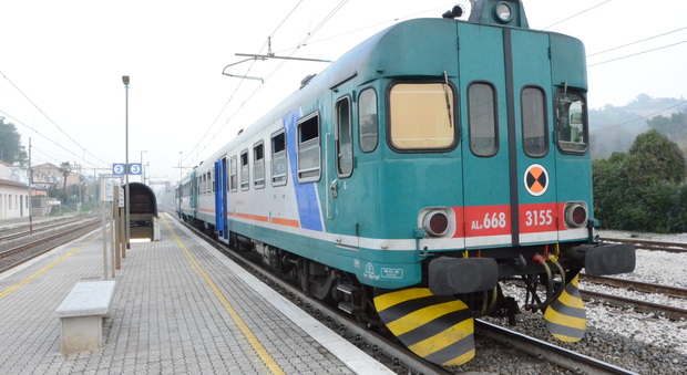 Ferrovie dello Stato esulta: «Treni nelle Marche: il 93% sono puntuali»