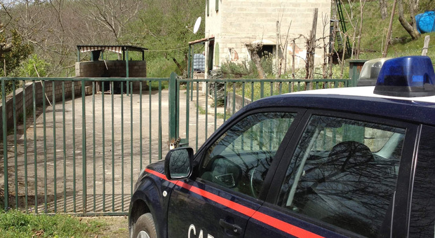 Deposito trasformato in una casa sui Monti Lattari: sequestro e denunce