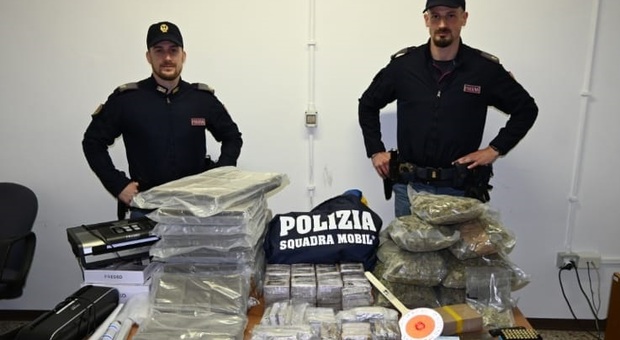 Maxi sequestro di droga a Porto Recanati: arrestato con 58 kg di hashish e marijuana
