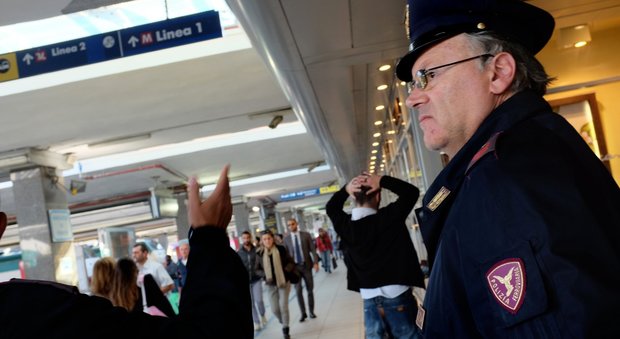 Violenza Sessuale Nei Bagni Della Stazione Napoli Centrale: Giovane ...