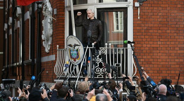 Assange, la Cia voleva «assassinarlo». Piani pronti nel 2017, poi prevalse la prudenza