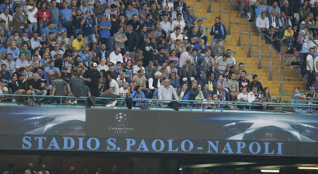 La protesta dei tifosi al San Paolo «Solo due varchi aperti»