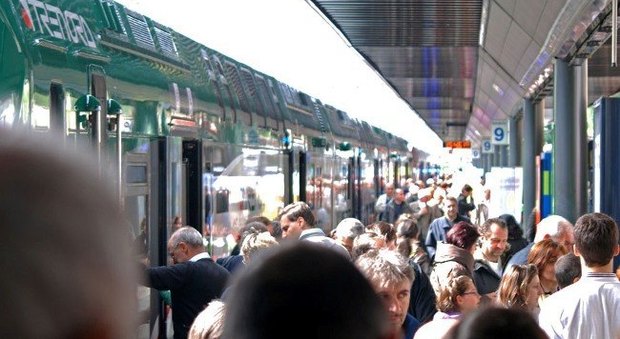 Trenord condannata a pagare 300 mila euro ai pendolari: "Un risarcimento per i disservizi"
