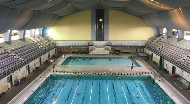 Milano, la piscina Cozzi allagata: resta chiusa nel giorno della riapertura