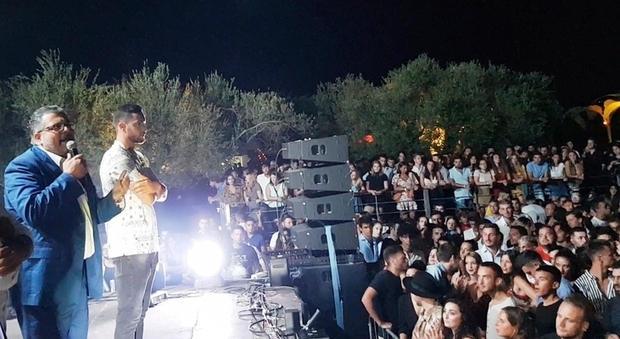 Il sindaco di Agropoli in discoteca: «Non esageriamo con lo sballo»