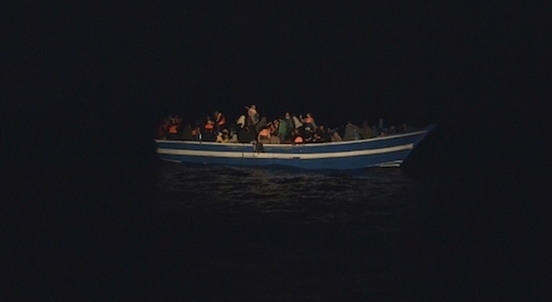 Lampedusa, naufraga barca con oltre 100 migranti, si temono vittime