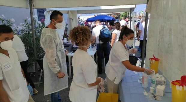 Covid Campania, 365 casi e 8 morti: l'indice di contagio risale al 2,09%