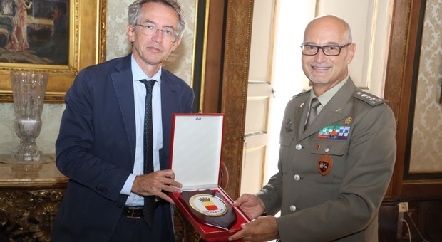 Napoli, il sindaco Manfredi riceve il generale Vasco Angelotti