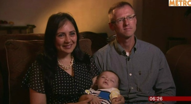 Bimbo scambiato nella culla dopo il parto: i genitori lo riportano a casa dopo 9 mesi