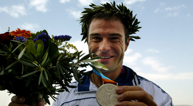 Antonio Rossi, l'ex campione olimpico ricoverato per un infarto: «Malore durante una gara di corsa»