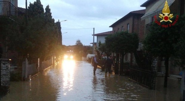 Maltempo, allerta rossa in Emilia Romagna: esondazioni e nubifragi