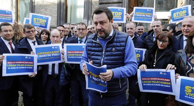 Voli di Stato, l'annuncio di Salvini: «Altro processo in arrivo». L'accusa stavolta è abuso d'ufficio