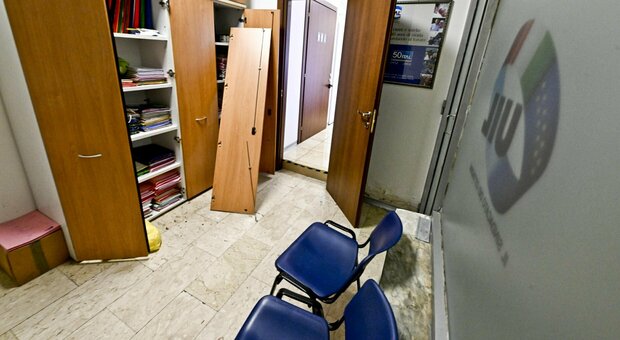 Uil Campania, furto nella sede di Napoli: forzati cassetti con documenti e divelti armadietti
