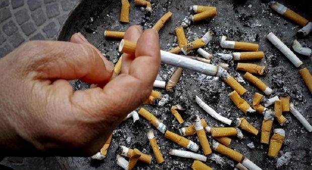 Vietato fumare in Gran Bretagna: il piano per vietare l'acquisto di sigarette alle nuove generazioni