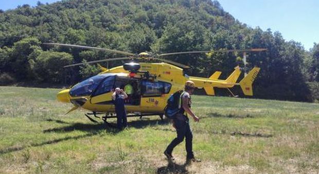 Trento, cade aereo da turismo sulle Dolomiti: morto il pilota, grave la giovane allieva