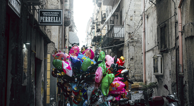A Napoli «Divini Quartieri Spagnoli»: fotografi e scrittori interpretano la Commedia dantesca