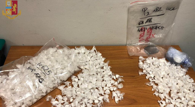 Migliaia di dosi di metamfetamine sequestrate dalla Polizia di Stato
