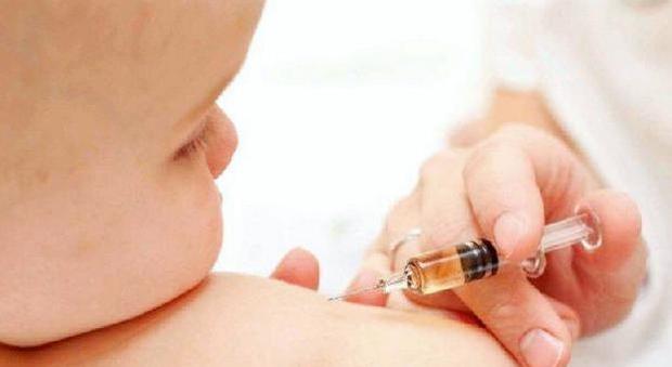Vaccini per finta: saranno inoculate di nuovo 20mila dosi a 7000 bimbi
