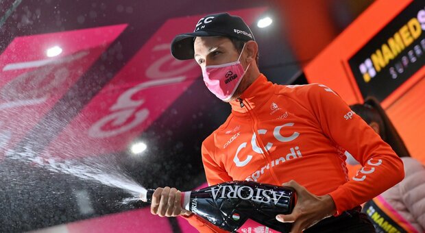 Giro d'Italia, Cerny vince ad Asti per distacco la tappa della protesta