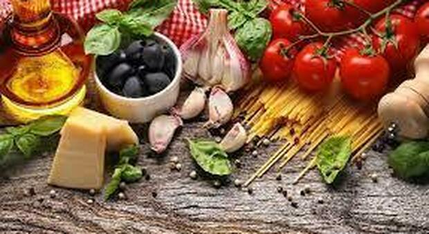 Demenza senile, la prevenzione parte dal menù: con dieta mediterranea e legumi -33% rischio