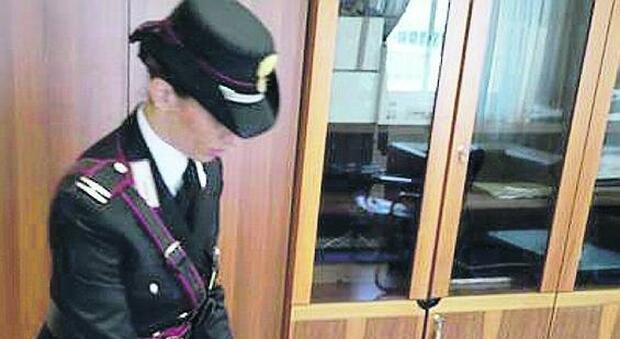 «Segregata in casa e picchiata», anziana chiama i carabinieri e denuncia la nipote