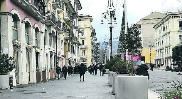 Vigilia di Natale ad Avellino, le strade della movida diventano pedonali