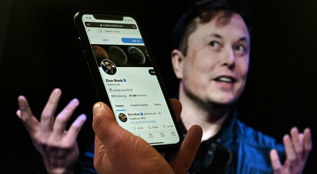 Elon Musk ritira l'offerta per Twitter: salta l'accordo da 44 miliardi. Ma la società gli farà causa