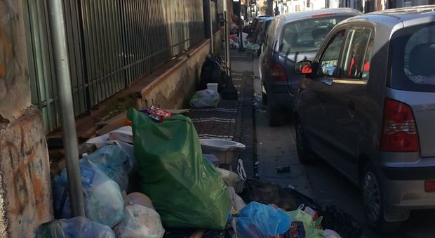 Emergenza rifiuti a Mariglianella, l'ordinanza del sindaco: «Tenete la spazzatura in casa»