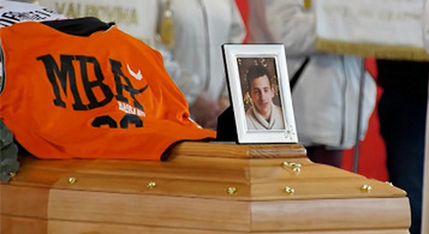 Morto di meningite a 17 anni, funerale di Tommaso Fabris