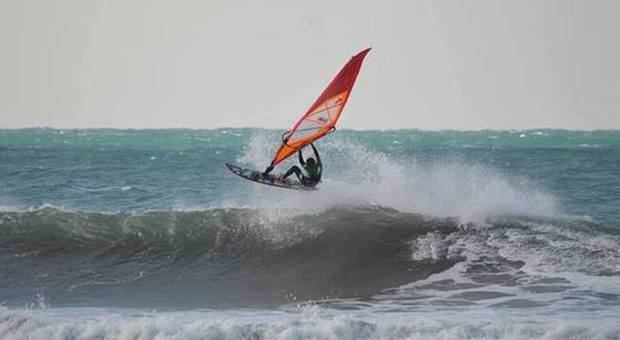 Windsurf, domenica a Oristano la prima tappa del campionato italiano wave