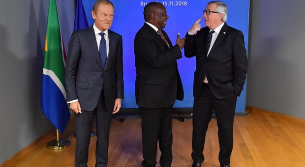 Il "falso" video di Juncker con due scarpe diverse, ma era una fake news