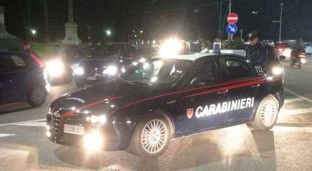 Blitz nella notte. I carabinieri arrestano il latitante: era nel letto con moglie e figlioletta