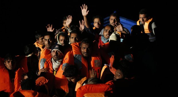 Migranti, ancora naufragi al largo della Libia: nove morti, decine di dispersi