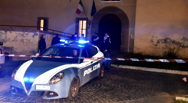 Allarme bomba a piazza della Rocca: intervento degli artificieri al museo etrusco